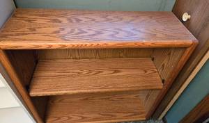 lot 19 image: Solid Wood Bookcase w Adjustable Shelf