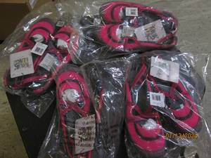 lot of 4 muk luks size 7 womens...