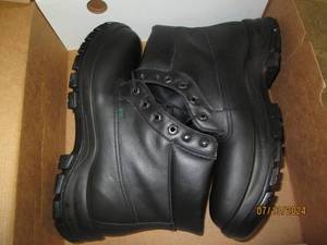 thorogood size 9 w boots...
