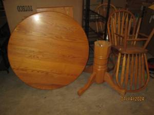 round table with leaf and 4 chairs...