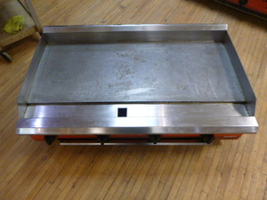 lot 17 image: Avantco Chef Series 48 Gas Griddle