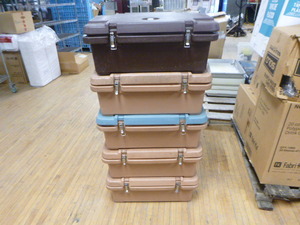 lot 44 image: 5 Cambro Top Loading Food Pan Carriers