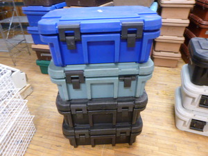 lot 46 image: 4 Cambro Top Loading Food Ultra Pan Carriers