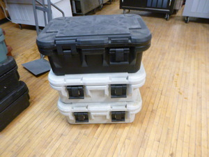 lot 47 image: 3 Cambro Top Loading Food Ultra Pan Carriers