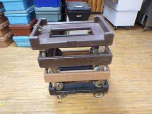 lot 48 image: 4 Cambro Dollies
