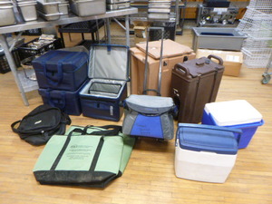 lot 51 image: Lot of HotCold Food Transport Items