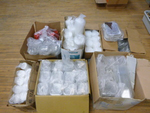 lot 54 image: Lot of Cups, Lids and To-Go Containers