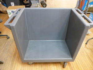 lot 82 image: Cambro Tray and Dish Cart
