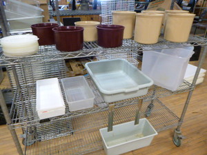 lot 104 image: Food Containers