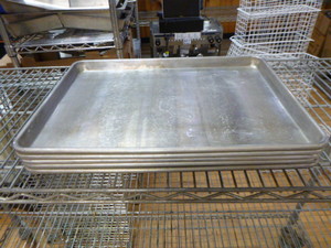 lot 110 image: 5 Baking Sheets