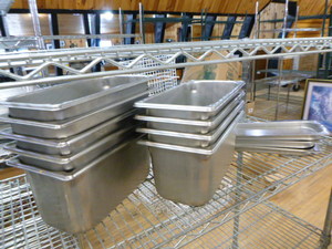 lot 113 image: 9 Steam Table Pans with Some Lids