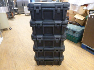 lot 34 image: 5 Cambro Top Loading Food Ultra Pan Carriers
