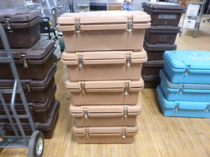 lot 41 image: 5 Cambro Top Loading Food Pan Carriers