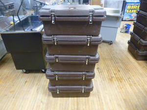 lot 39 image: 5 Cambro Top Loading Food Pan Carriers