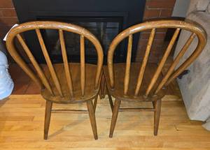 lot 7A image: 2 ANTIQUE WOODEN CHILDRENS CHAIRS