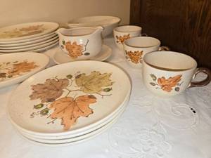 lot 16A image: METLOX POPPYTRAIL WOODLAND PATTERN GOLD VINTAGE