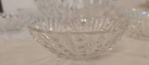 lot 31A image: VINTAGE ANCHOR HOCKING 8 12 IN CLEAR GLASS HOBNAIL FOOTED FRUIT BOWL AND 7 SMALL BOWLS