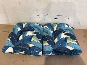 lot 332 image: Set of 2 Outdoor Cushions, Measures 18 x 19