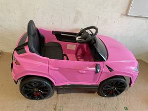 lot 341 image: Licensed Lamborghini Urus Ride On Car Toy, 12V Battery Powered Electric Vehicle Kids Ride on Toy Parent Remote Control