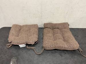 lot 202 image: 2PCS Chair Cushion
