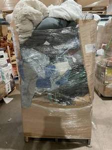 lot 200 image: Wholesale Pallet of Blankets