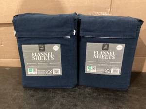 lot 460 image: LOT OF 2Queen Size 6PCS Members Mark Flannel Sheet Set Navy