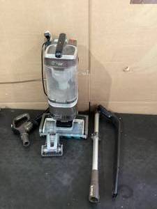 lot 475 image: SHARK LA455 Rotator Vaccum Upright Vacuum with Self-Cleaning