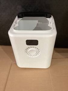 lot 476 image: Smart Odor Control Cat Litter Box Large Enclosed Cat Litter Box for Big Cats&Multiple Cats