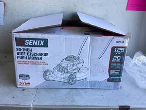 lot 511 image: SENIX 20 Gas Lawn Mower, 125 cc 4-Cycle Briggs & Stratton Engine, Push Lawnmower with Side Discharge