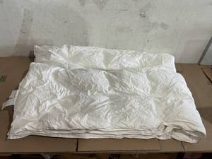 lot 174 image: King Size Topllen Feather Down Comforter King Size - All Season Duvet Insert King, Down and Feather King