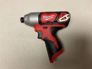 lot 361 image: MILWAUKEE M12 12V Lithium-Ion Cordless 14 in. Hex Impact