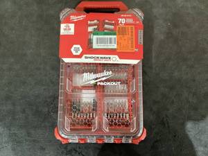 lot 553 image: 70PCS Milwaukee 48-32-5151 Shockwave Impact Duty Alloy Steel Screw Driver Bit Set