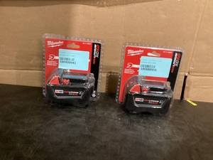 lot 556 image: LOT OF 2 Milwaukee 48-11-1850R M18 REDLITHIUM XC 5 Ah Lithium-Ion Extended Capacity Battery