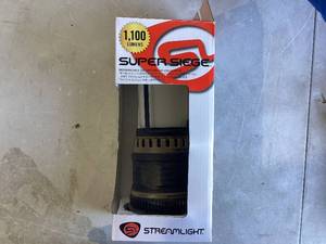lot 596 image: Streamlight 44947 Super Siege 1100-Lumen Rechargeable Lantern