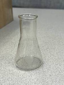 lot 38 image: 24 - 25ml Erlenmeyer Flasks