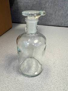 lot 48 image: 33 - Bottles Dropping, 200ml With Flat Glass Stopper