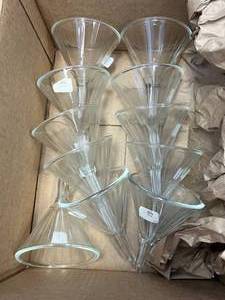 lot 50 image: 11 - Glass, Heavy Duty Funnels 50mm Diameter