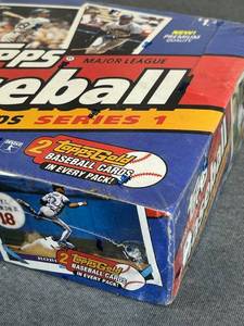 lot 14 image: 1993 Topps Baseball Series 1 Cello Box (Sealed) - Possible Derek Jeter RC
