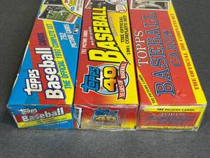 lot 17 image: Topps Baseball Cards Factory Sealed Complete Sets - 1988, 1991, and 1992