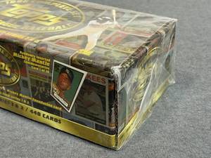 lot 27 image: 1996 Topps Baseball Factory Sealed Complet Set (Look for Special Mickey Mantle Insert)