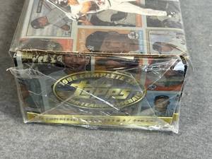 lot 28 image: 1996 Topps Baseball Factory Sealed Complet Set (Look for Special Mickey Mantle Insert)