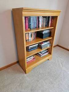 lot 16 image: Stanley Furniture Blonde Oak Half-Bookcase