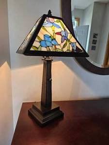 lot 17 image: Mission Tiffany Style Stained Glass Table Lamp