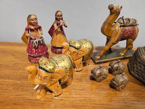 lot 45 image: Oriental & East Asian Dcor Brass & Mache