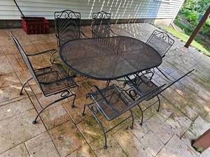 lot 36 image: Traditional Wrought Iron Spring Coil Patio Set for 6