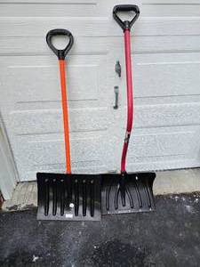 lot 92 image: Rugged Snow Shovels