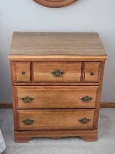 lot 58 image: Classic 3-Drawer Bedside Table