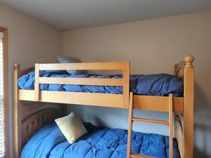 lot 52 image: Classic Blonde Twin Bunk Bed Set - Stanley Furniture