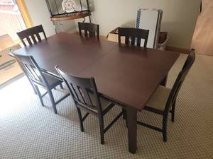 lot 1 image: Crate & Barrel Luxury Dining Set - 8 Chairs