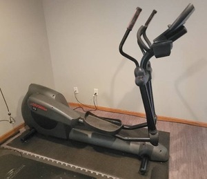 lot 7 image: Life Fitness X9i Elliptical Cross-Trainer
